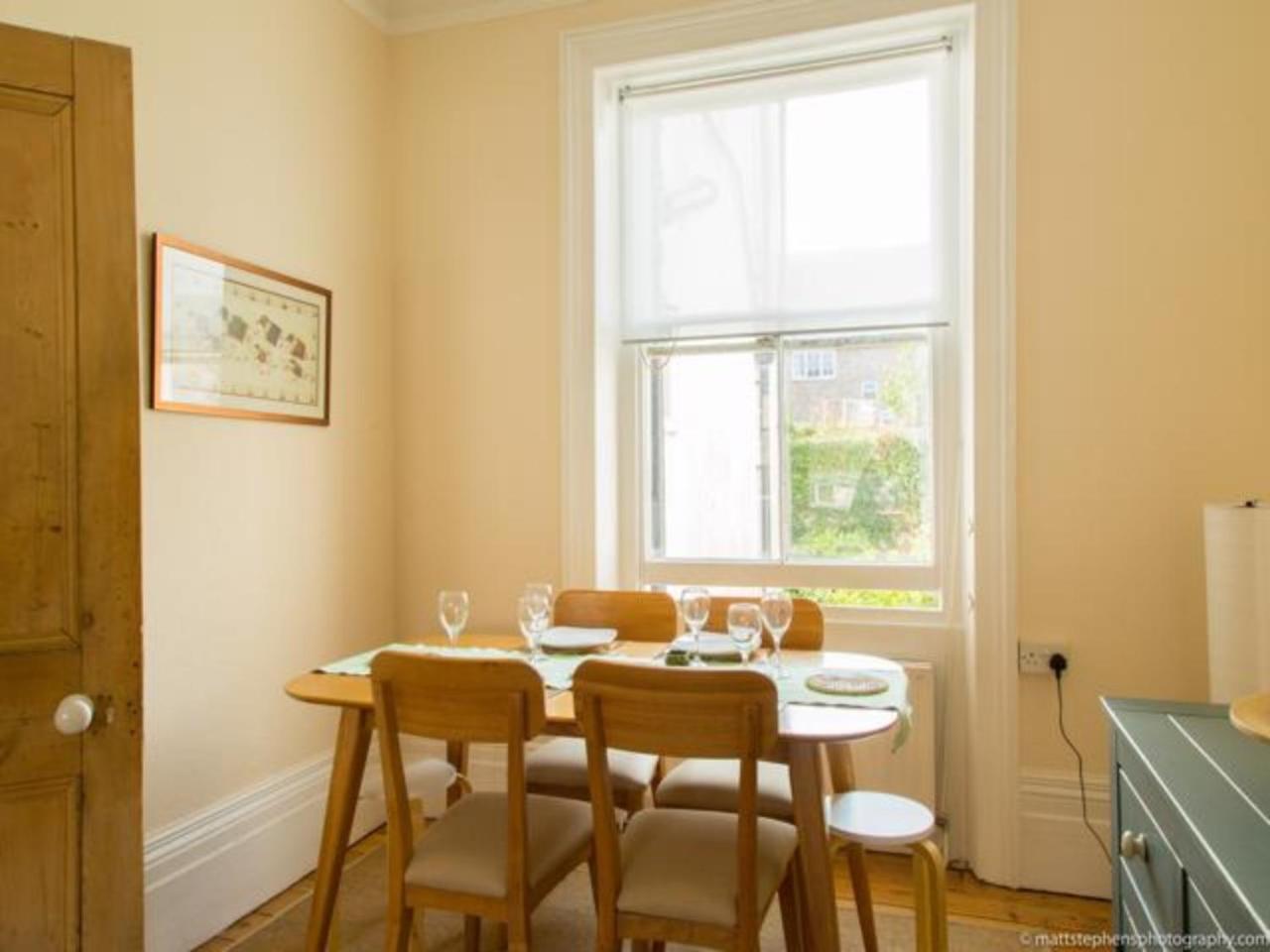 Classic Victorian House Sleeps 8 In East * Hove